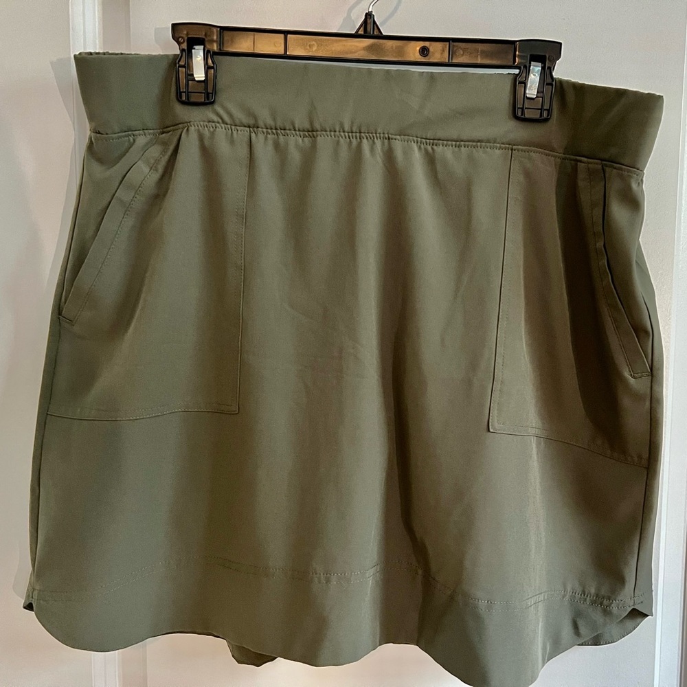☀️☀️New without tags, 1X olive skort.☀️☀️